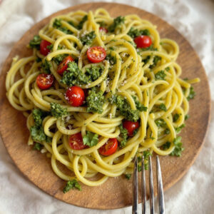 Makaron z pesto z rukwi wodnej